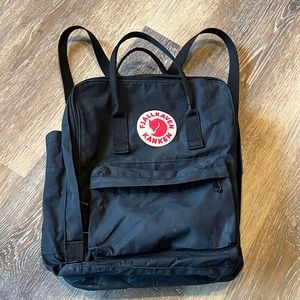 FJALLRAVEN Kanken Backpack-Black